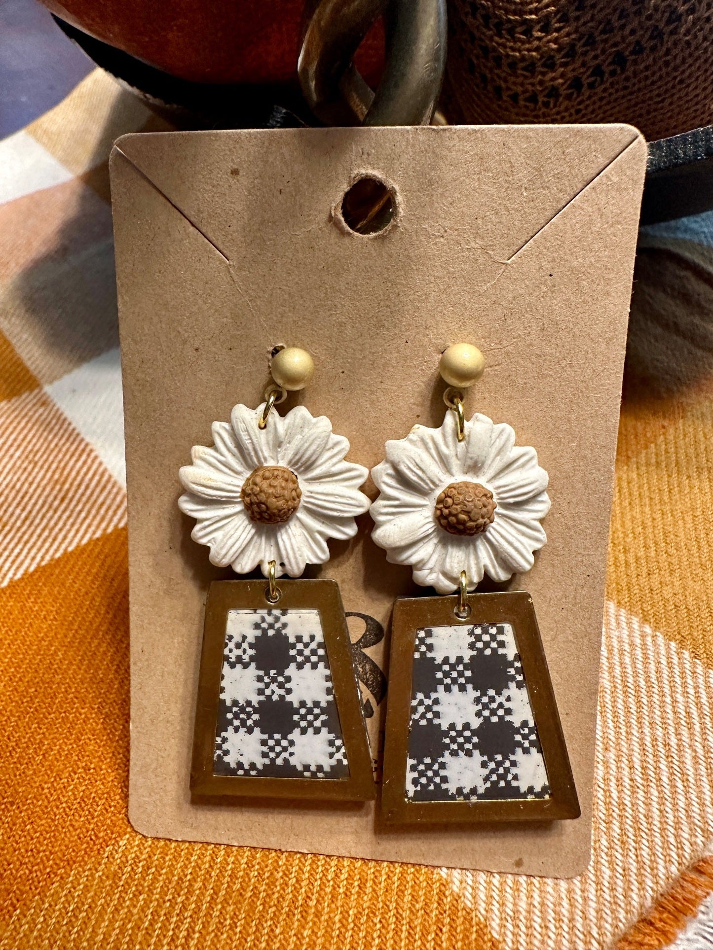Grey plaid daisies - 1