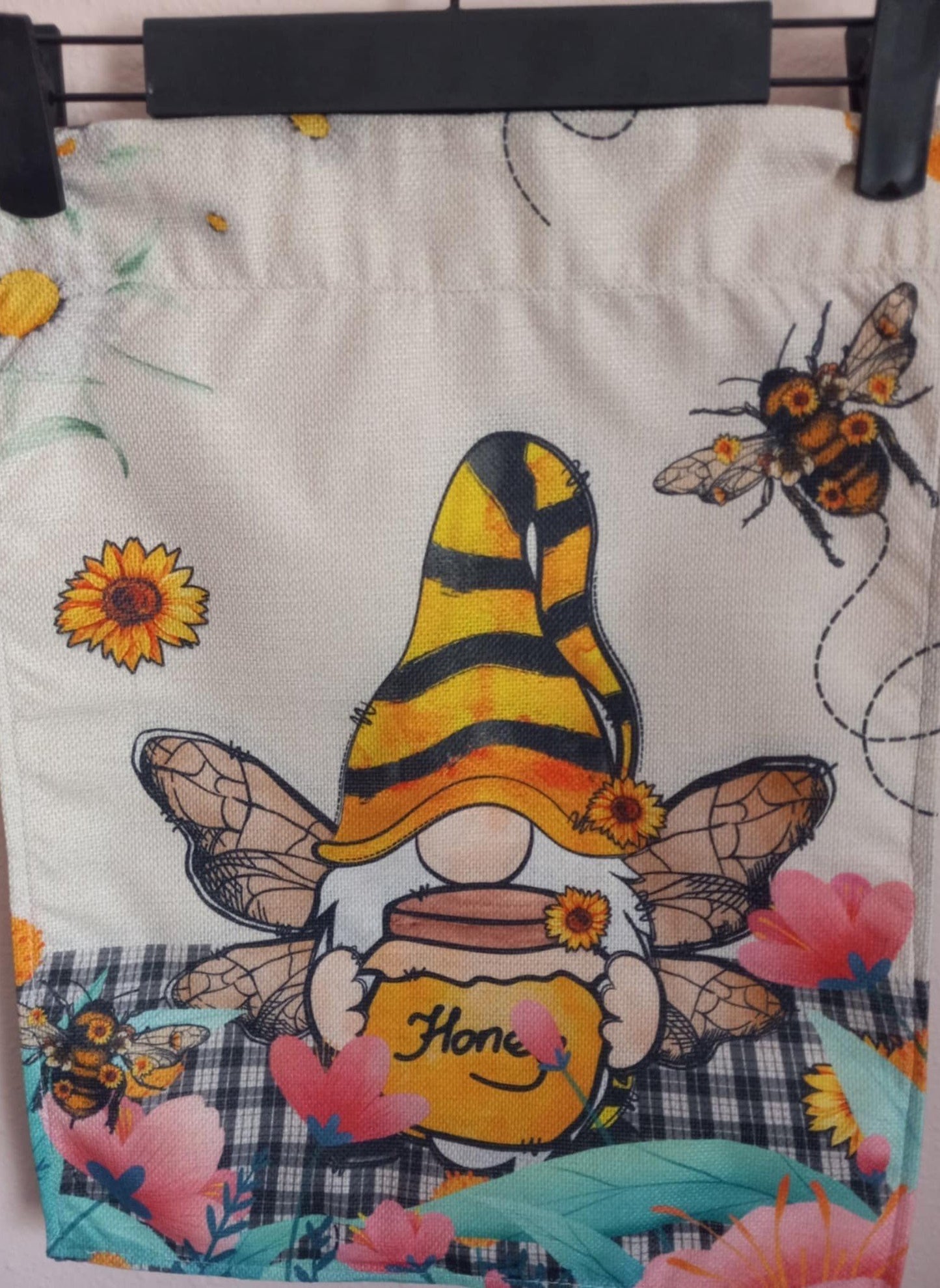66d34fc959a1090905669a5e_bee-gnome-front_1752851698310.jpg