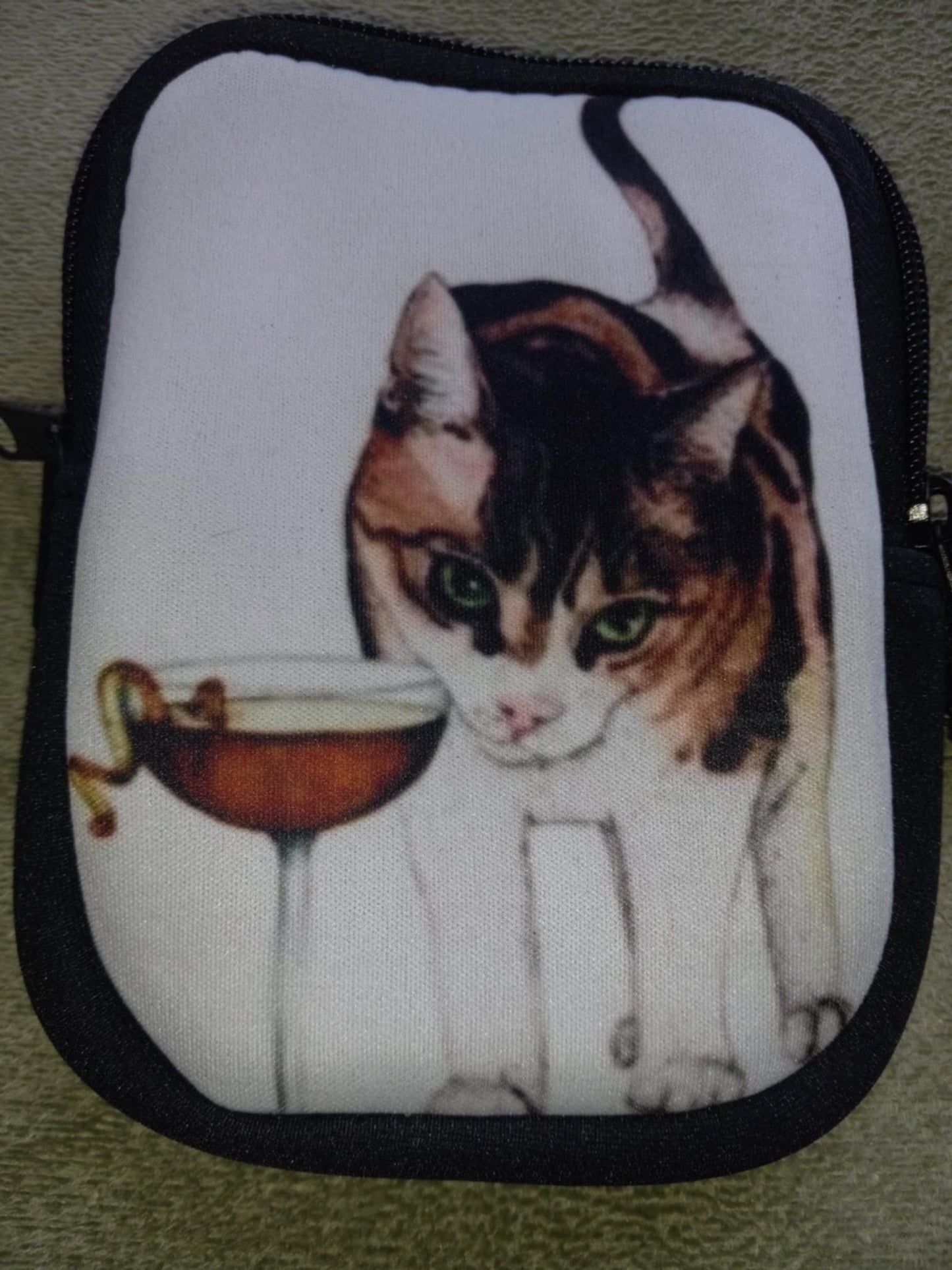 66d34fc959a1090905669a5e_bottle-pouch-cat-cocktail_1752845690068.jpg