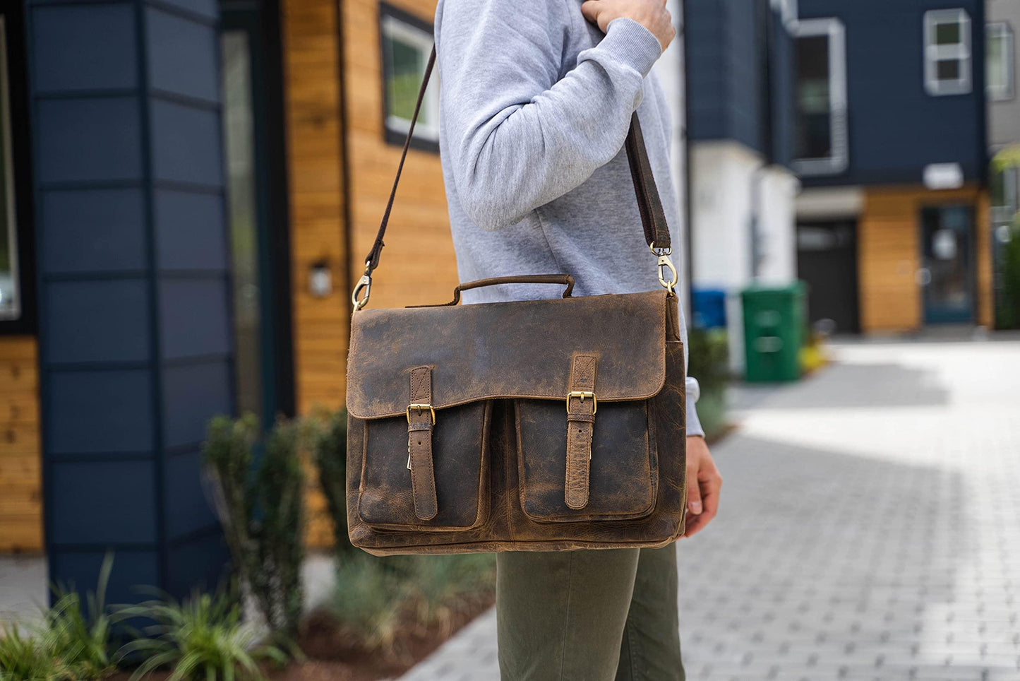 FR Fashion Co. 15" Men's Rustic Design Leather Messenger Bag