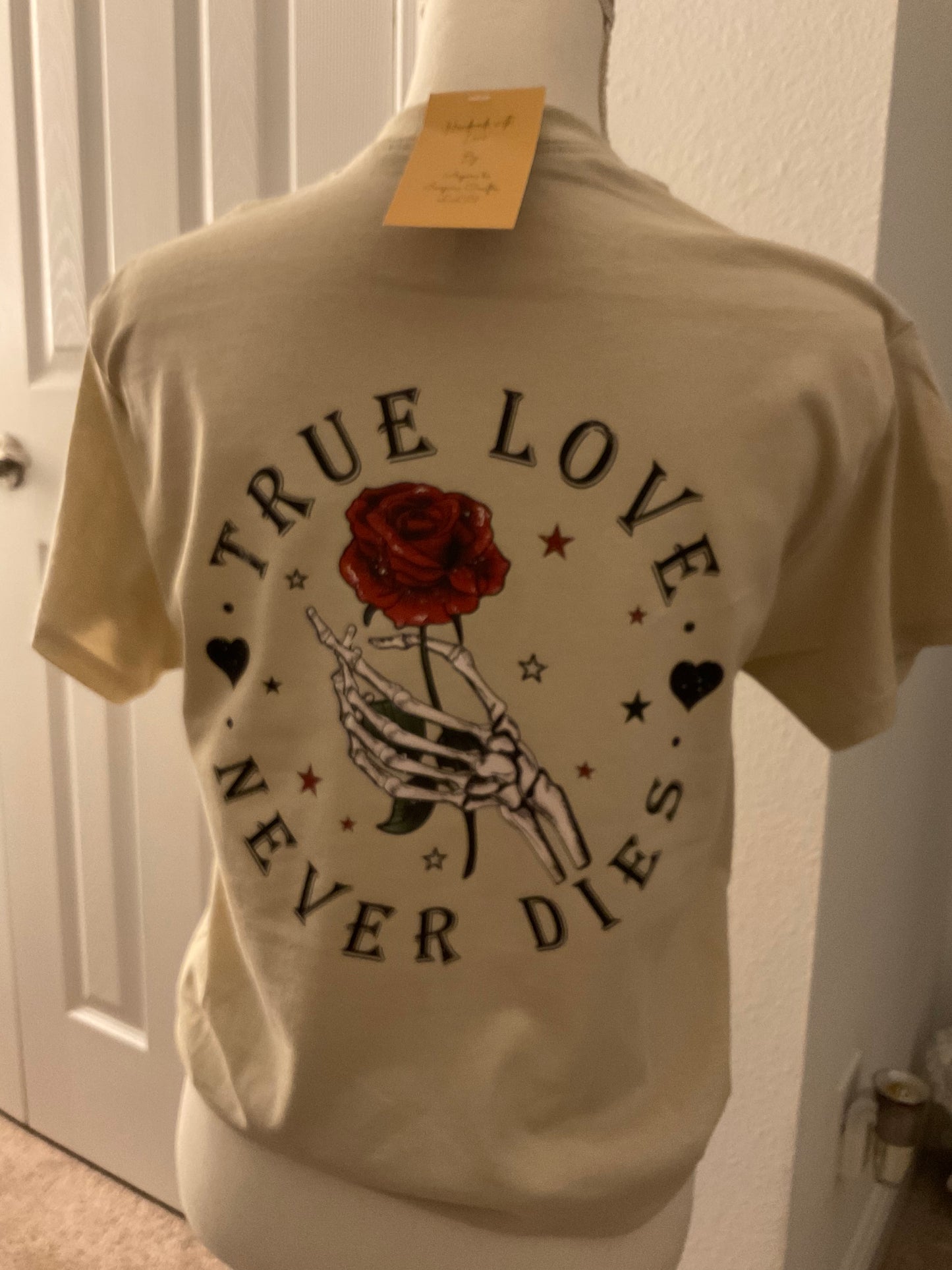 Love Never Dies T-Shirt (L)