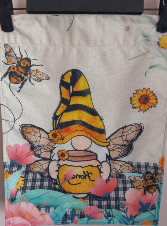 66d34fc959a1090905669a5e_bee-gnome-back_1752851688364.jpg